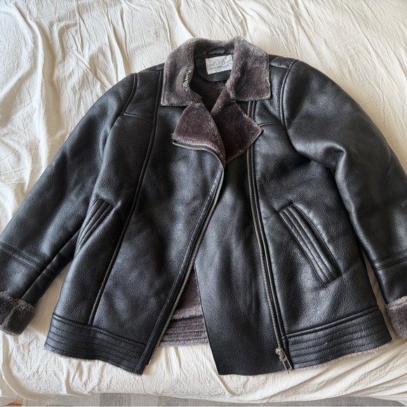 Zara Other - Black Leather Jacket with Fur Collar